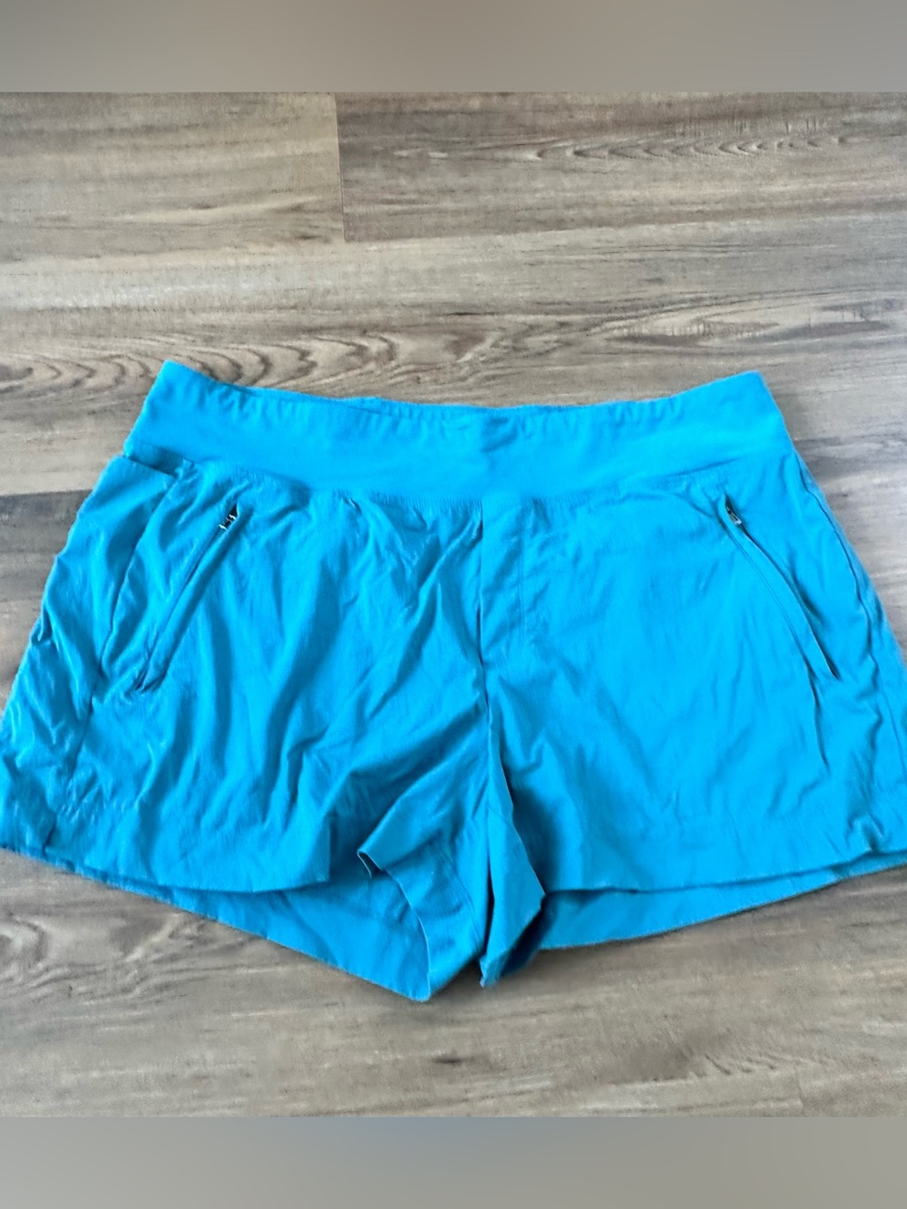 Athleta Trekkie North Shorts Womens 18 Blue Zip Pockets Pull On Stretch Hiking